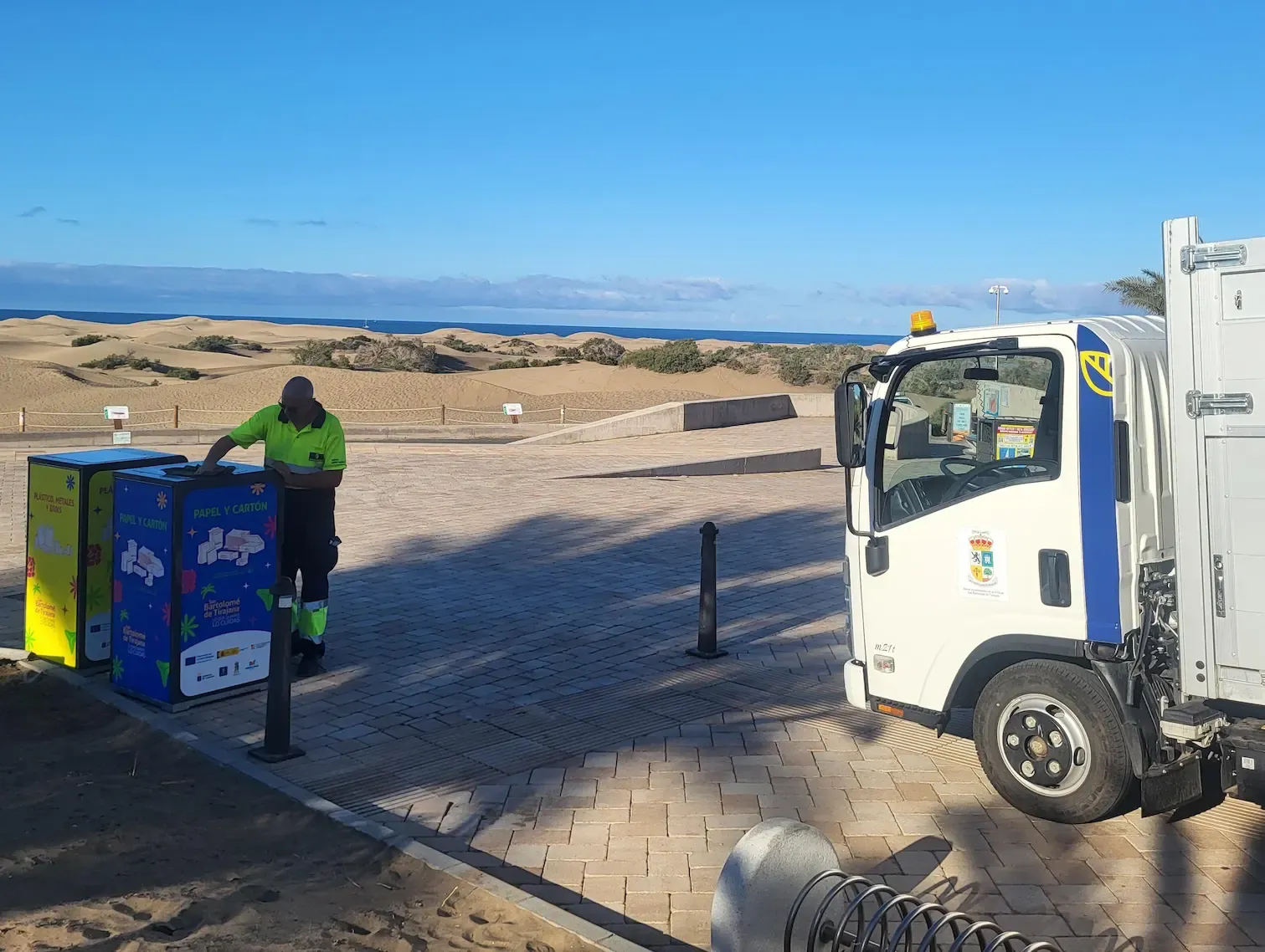 Portada de noticia: Ayagaures Medioambiente contribuye al Plan de Sostenibilidad Turística Impulsa Maspalomas con soluciones para la recogida selectiva
