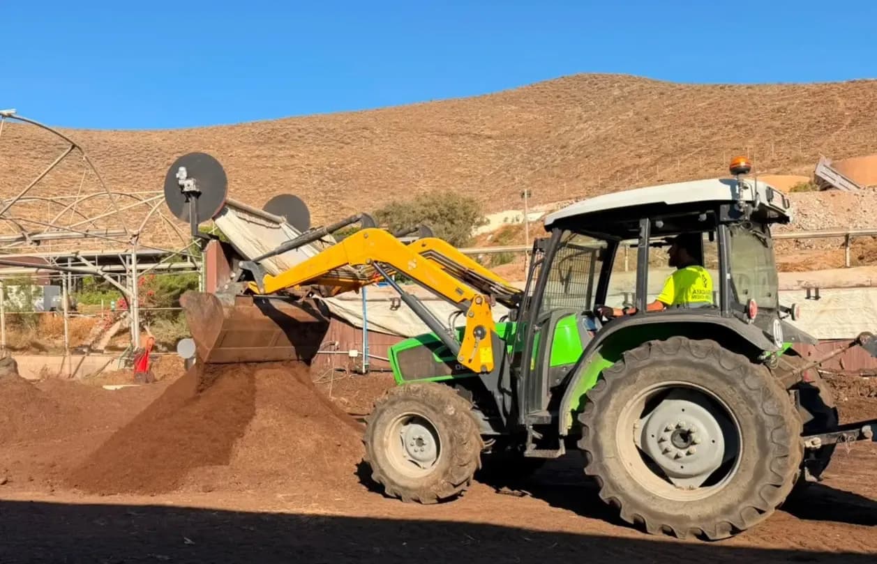 Portada de la noticia: Ayagaures Medioambiente impulsa formación especializada para reforzar la limpieza de las playas de Agüimes
